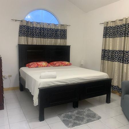 ホテル Caribbean Escape ポートモア エクステリア 写真