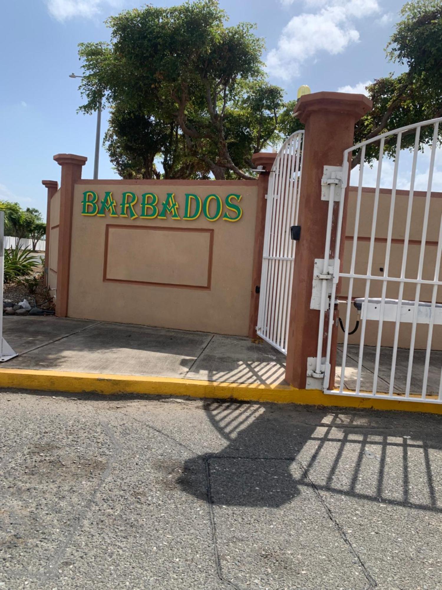 ホテル Caribbean Escape ポートモア エクステリア 写真